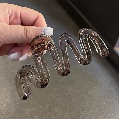 1Pc Women's Y2K Wavy High Glossy Amber Brown 4.13in Large Lightweight Plastic Hair Clip, Elegant and Minimalistic Hair Accessory