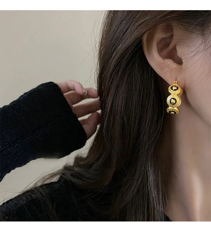 Classical Metal Retro Portrait Earrings Luxurious Fashion French Portrait Striped Circle Earstud Italian Handmade Palace Jewelry