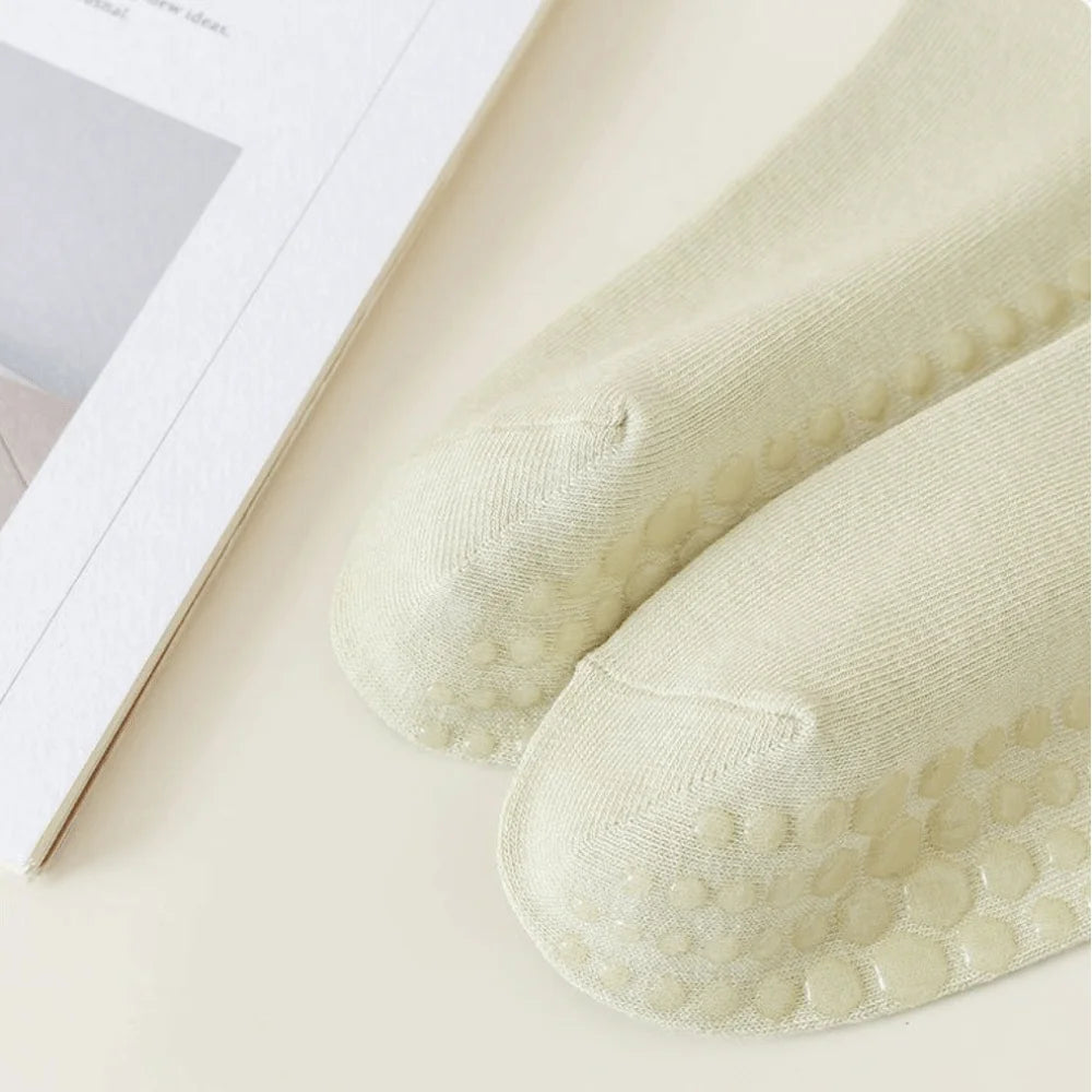 New Non-Slip Yoga Pilates Socks Gradient Color Silicone Grips Mid-Calf Socks Breathable Combed Cotton Sports Dance Socks Women