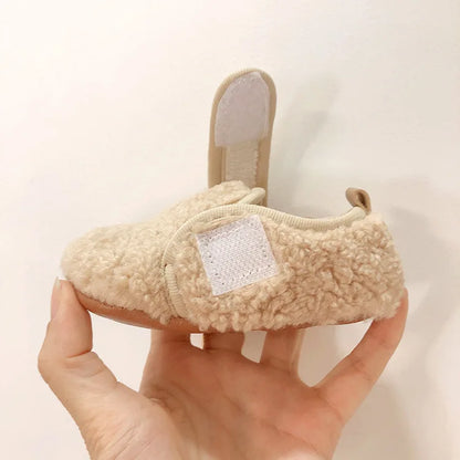 New Walkers Spring Fashion Anti Slip Baby Girl Shoes Flat Soft Lightweight Baby Shoe Versatile Warm Classic Fur Shoe 유아 겨울신발