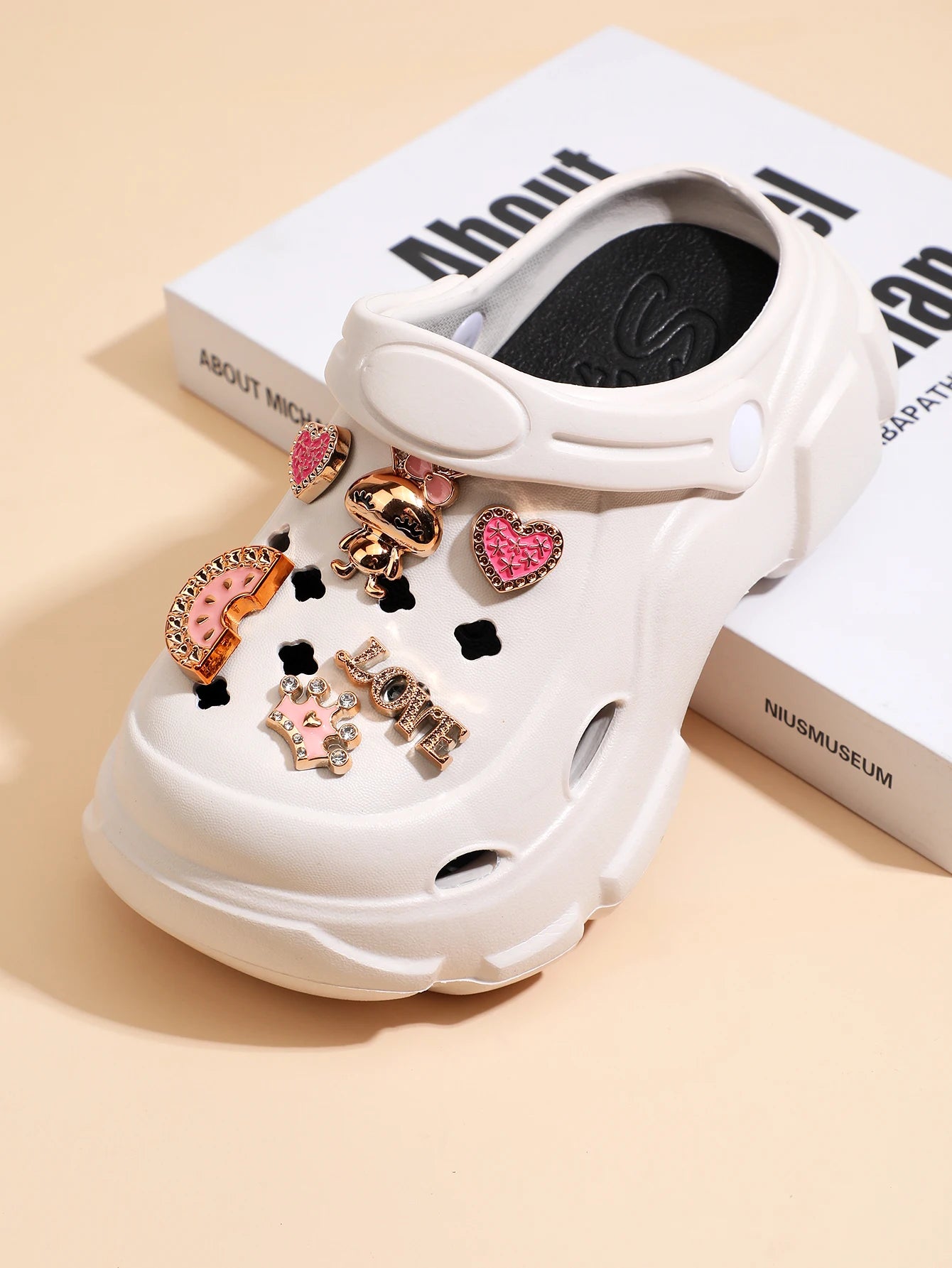 Children's hole shoes in summer, boys and girls, golden rabbits, non-slip Baotou slippers, large and medium-sized children's bea