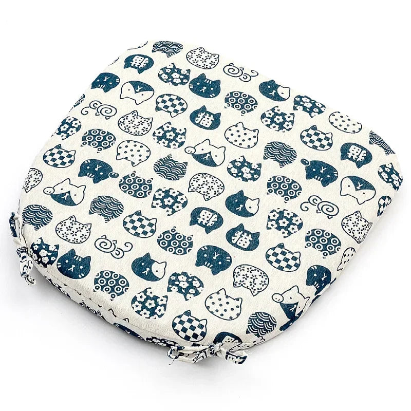 Atmungsaktives Sommerkissen mit Vier-Nagel-Anti-Rutsch-Befestigung, ideal für Klassenzimmer und Wohnzimmer, sowie für die skandinavische Jahreszeit.