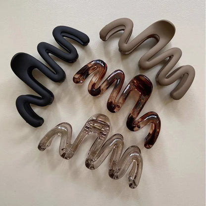 1Pc Women's Y2K Wavy High Glossy Amber Brown 4.13in Large Lightweight Plastic Hair Clip, Elegant and Minimalistic Hair Accessory