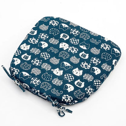 Atmungsaktives Sommerkissen mit Vier-Nagel-Anti-Rutsch-Befestigung, ideal für Klassenzimmer und Wohnzimmer, sowie für die skandinavische Jahreszeit.