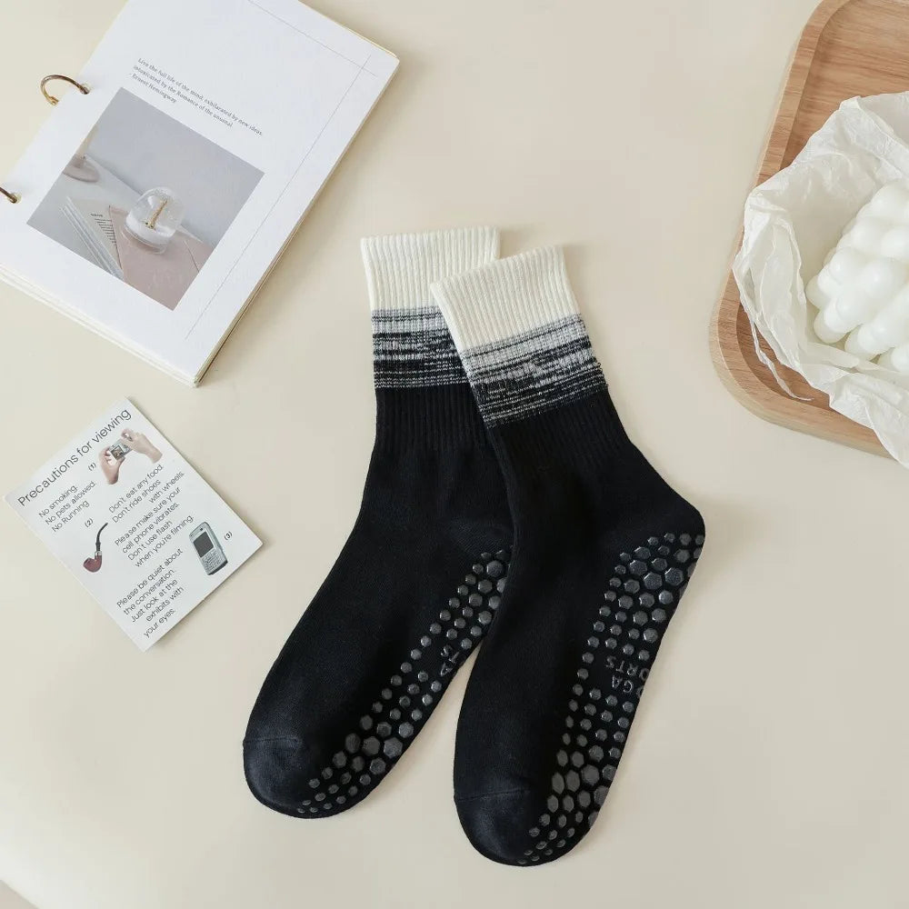 New Non-Slip Yoga Pilates Socks Gradient Color Silicone Grips Mid-Calf Socks Breathable Combed Cotton Sports Dance Socks Women