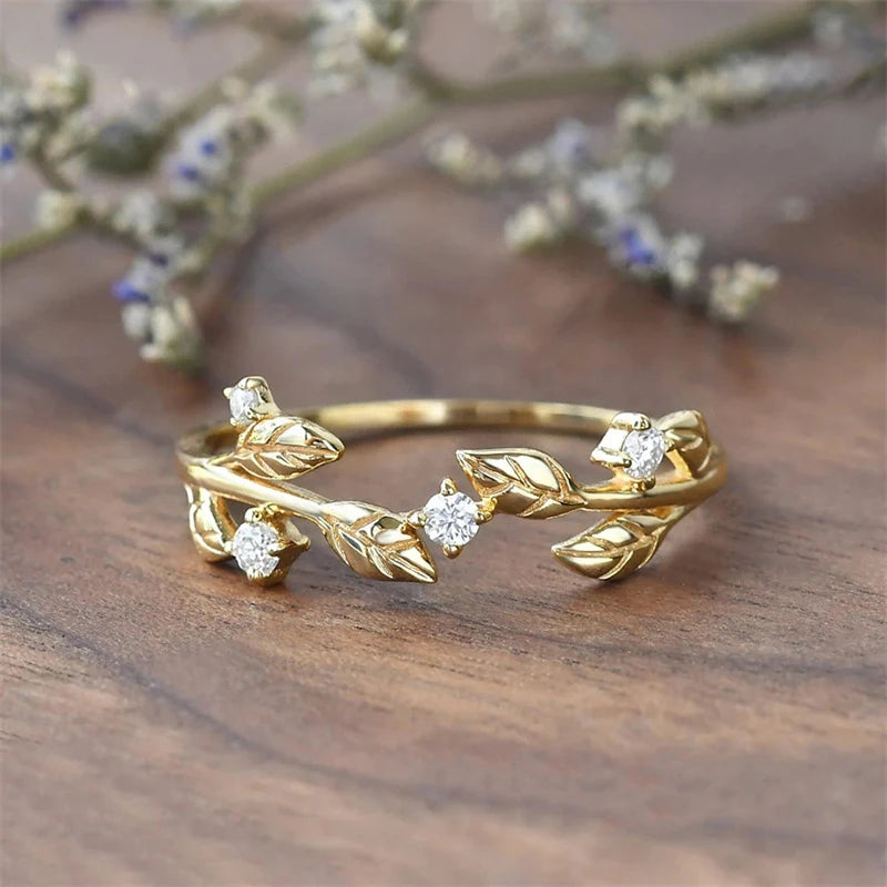 Huitan Exquisite Gold Color Leaf Ring for Women Inlaid Crystal CZ Stone Luxury Fashion Bridal Wedding Party Accessories Jewelry