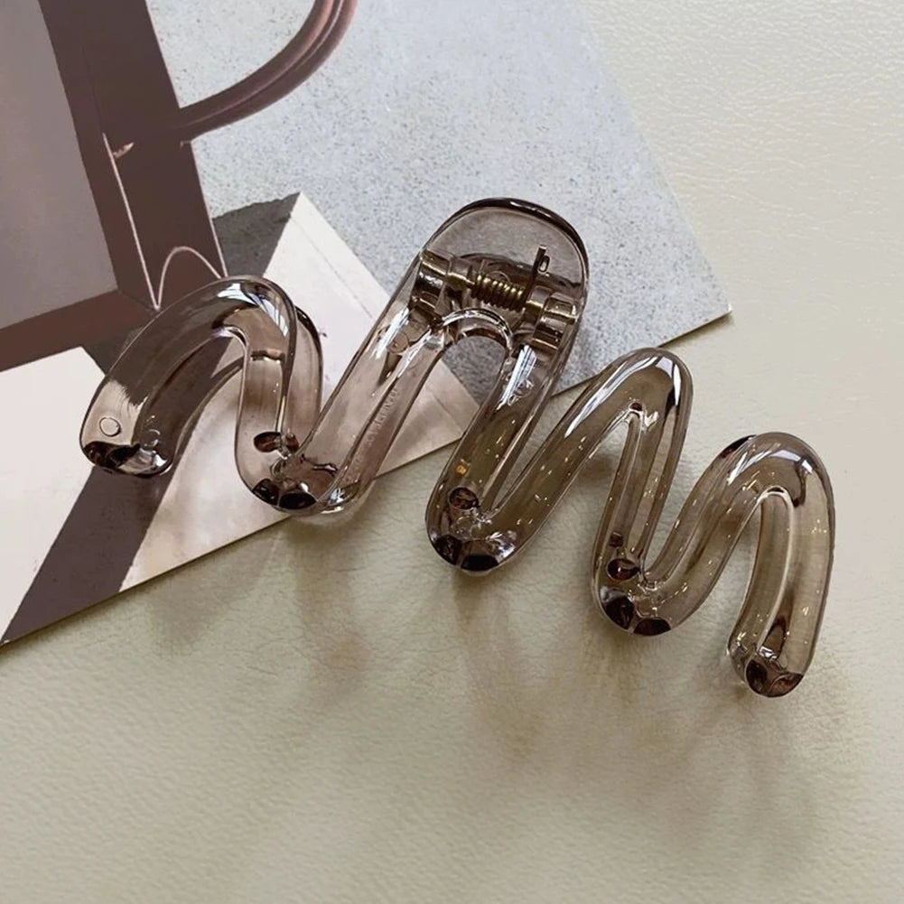 1Pc Women's Y2K Wavy High Glossy Amber Brown 4.13in Large Lightweight Plastic Hair Clip, Elegant and Minimalistic Hair Accessory