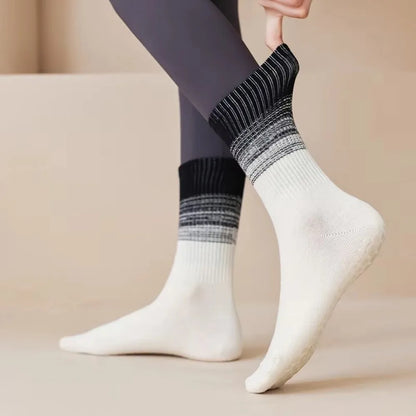 New Non-Slip Yoga Pilates Socks Gradient Color Silicone Grips Mid-Calf Socks Breathable Combed Cotton Sports Dance Socks Women