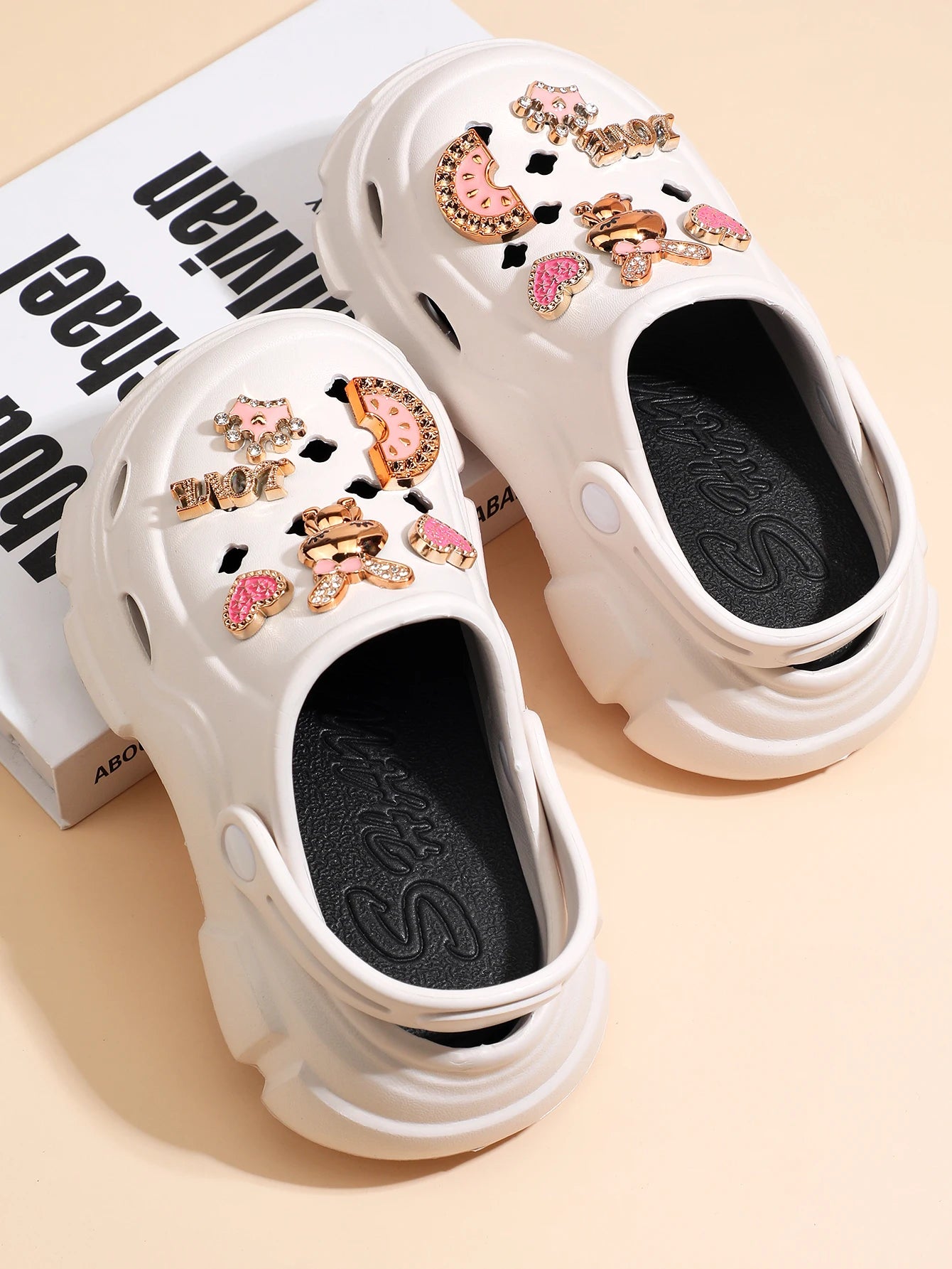 Children's hole shoes in summer, boys and girls, golden rabbits, non-slip Baotou slippers, large and medium-sized children's bea