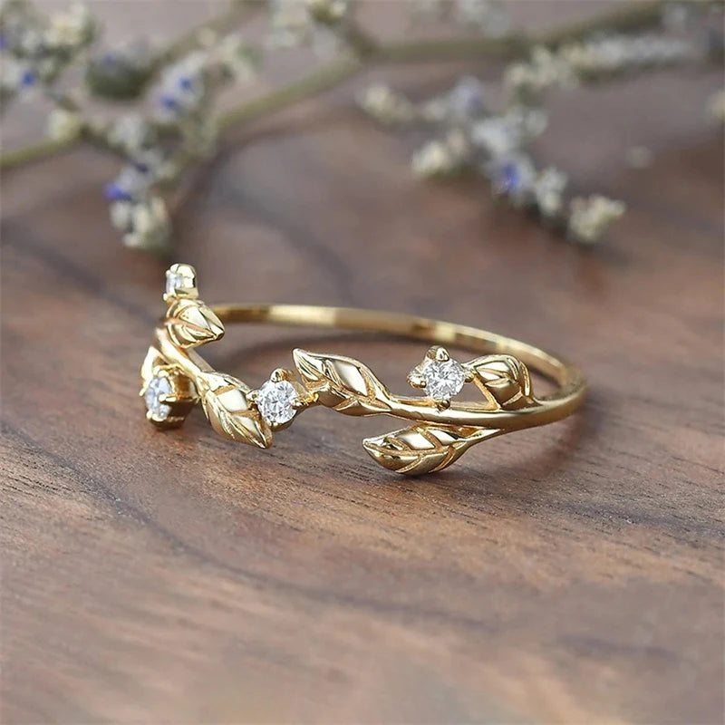 Huitan Exquisite Gold Color Leaf Ring for Women Inlaid Crystal CZ Stone Luxury Fashion Bridal Wedding Party Accessories Jewelry