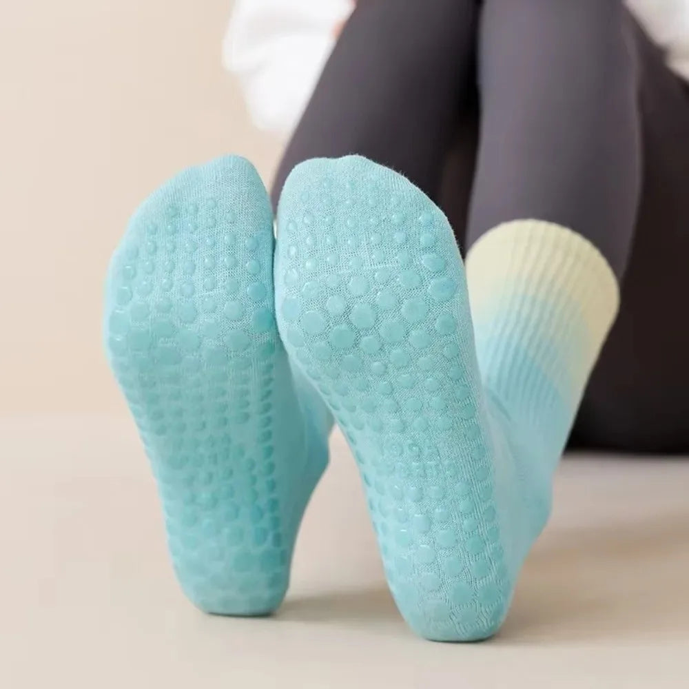 New Non-Slip Yoga Pilates Socks Gradient Color Silicone Grips Mid-Calf Socks Breathable Combed Cotton Sports Dance Socks Women