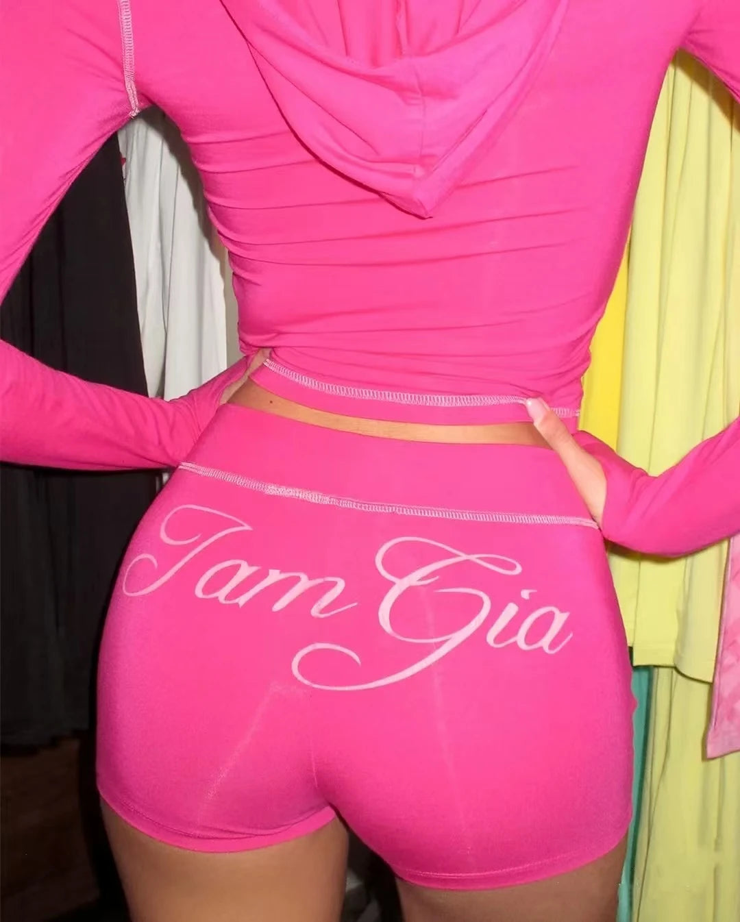 Herren-Set aus Kapuzenjacke mit Reißverschluss und Shorts – Sportbekleidung mit Buchstabenprint