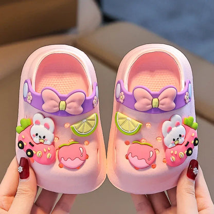 Sommerliche Kinder-Gartenclogs, Strandsandalen für Jungen und Mädchen, leicht, atmungsaktiv, niedliche Cartoon-Babypantoffeln