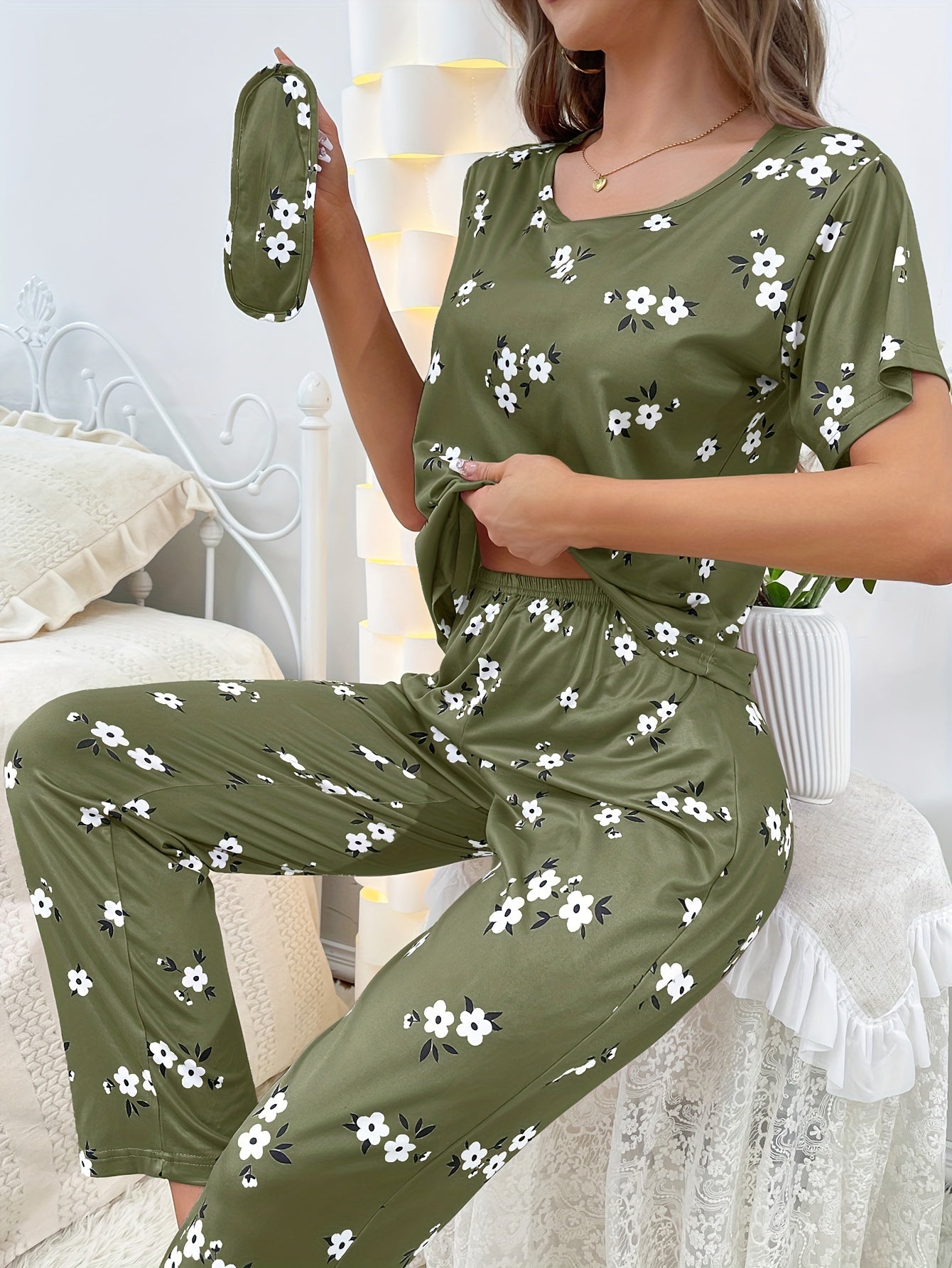Women's Floral Print Pajama Set - Comfortable Short Sleeve Tee Top and Pants for Sleep and Lounging