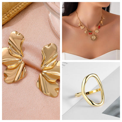 Unregelmäßiger, schlichter, versilberter Ring aus Messing