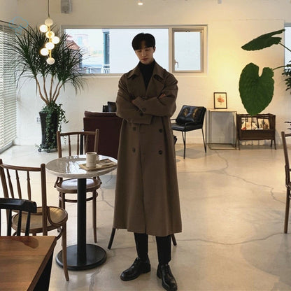 Lässiger, mittellanger Mantel im britischen Stil für Herren