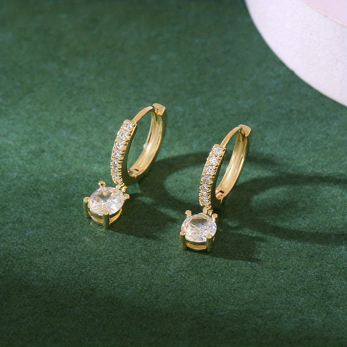 1 Pair of Copper Inlaid Green Water Droplet Pendant Earrings, Retro and Elegant Synthetic Zircon Women's Earrings