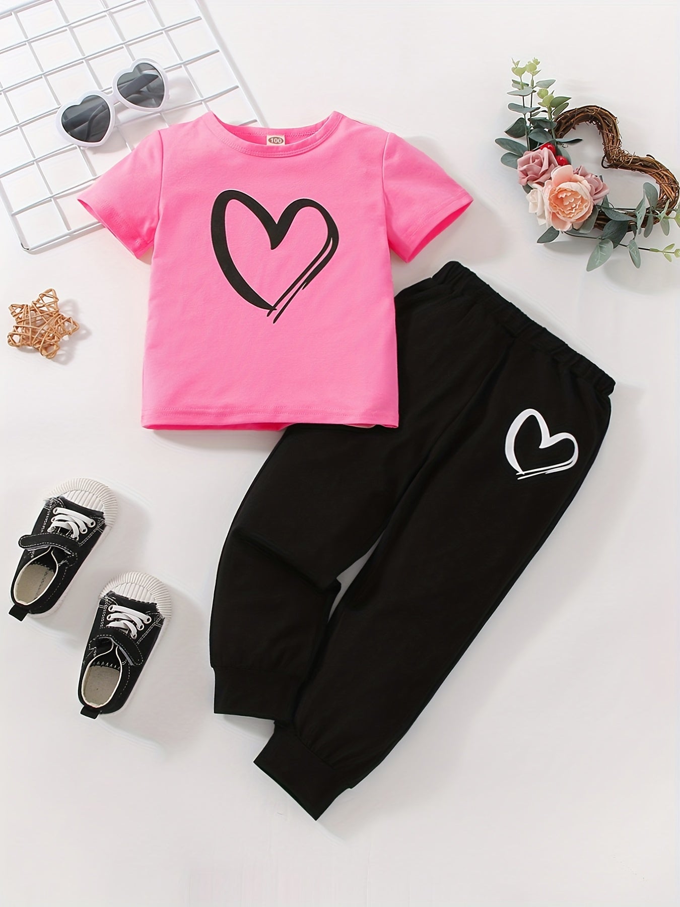 Girls' Fashion Set: Heart Print Round Neck Short Sleeve T-Shirt & Sweatpants 2pcs Casual Cotton Outfit, Perfect for Outdoor