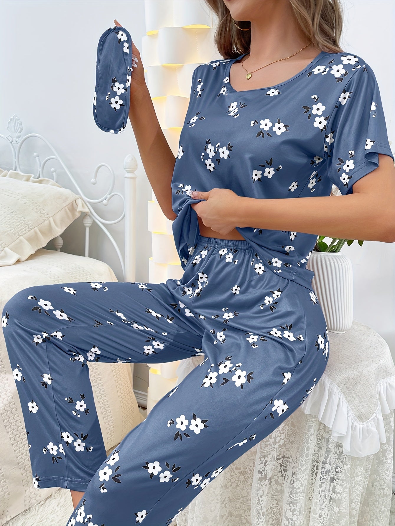 Women's Floral Print Pajama Set - Comfortable Short Sleeve Tee Top and Pants for Sleep and Lounging
