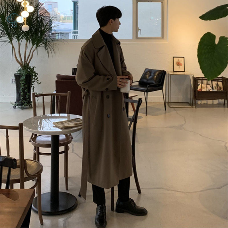 Lässiger, mittellanger Mantel im britischen Stil für Herren