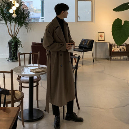 Lässiger, mittellanger Mantel im britischen Stil für Herren