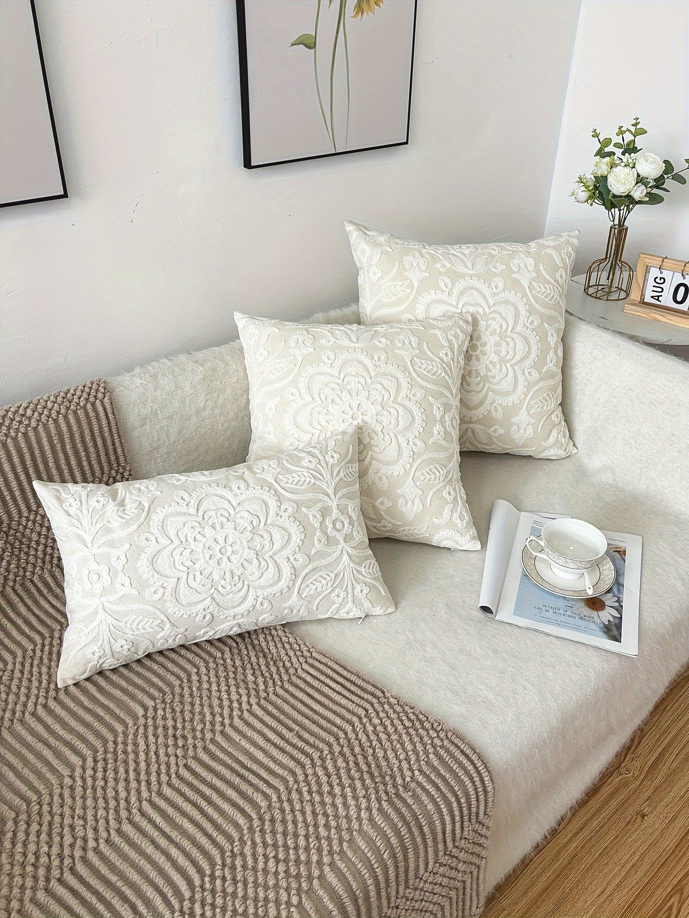 Elegant Floral Mandala Cushion Cover - Contemporary Woven Design with Zipper, Perfect for Any Room, Pillow Not Included