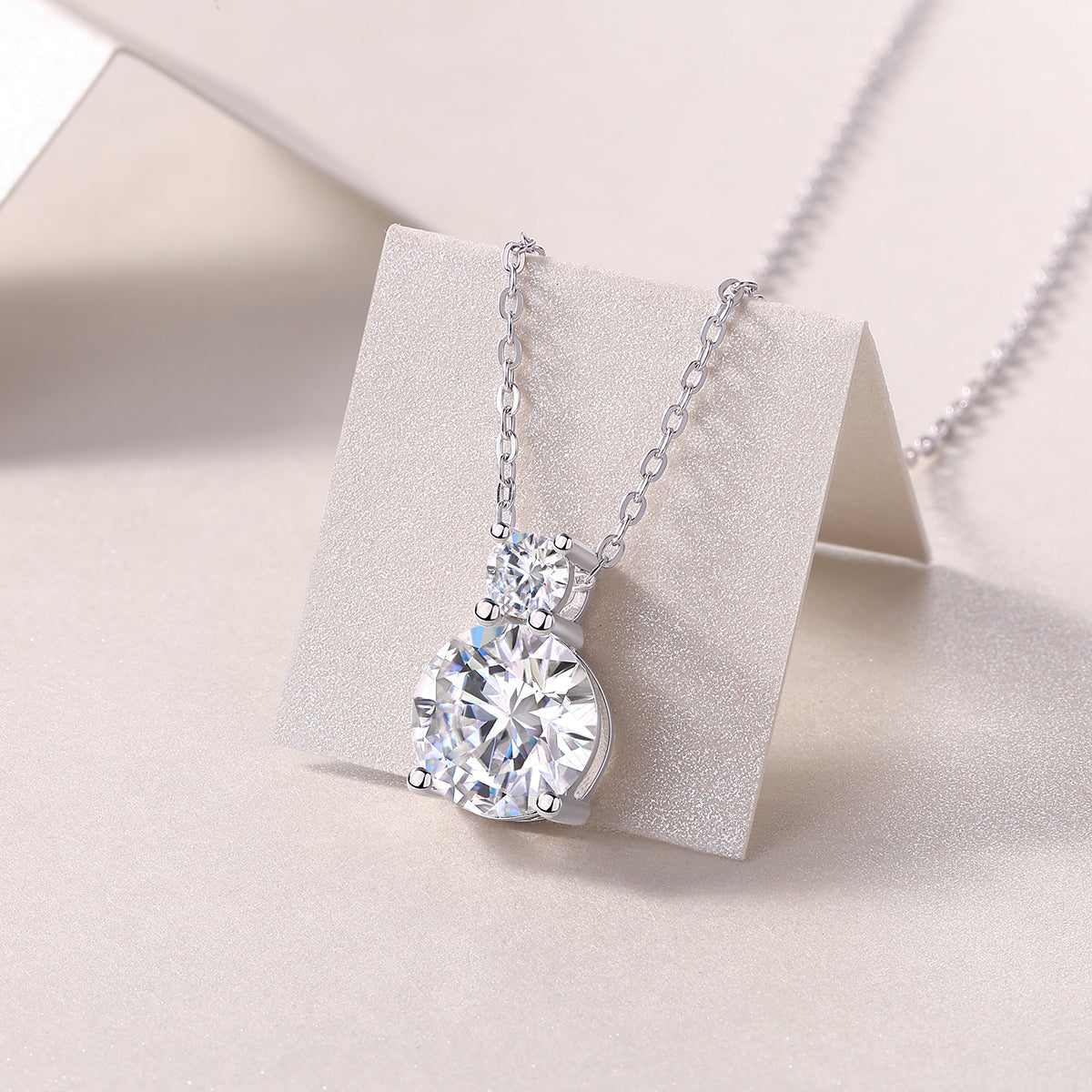Jazz Manor - A Fashionable And Light Luxury Jewelry Pendant Necklace Set With Top-quality Moissanite, S925 Silver Plated Platinum