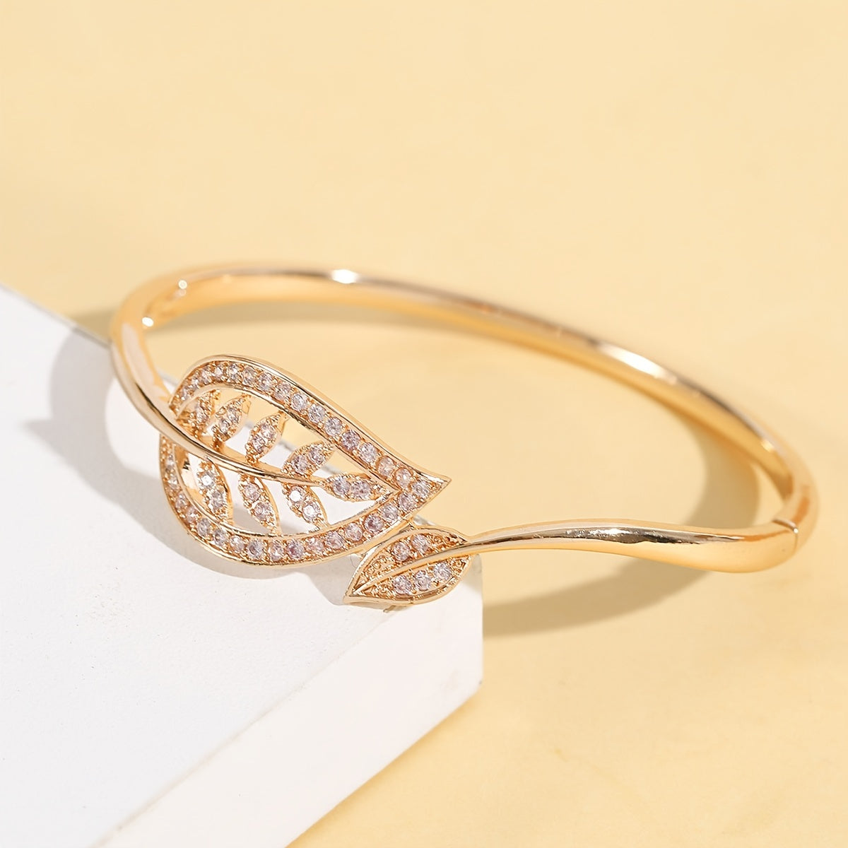 Leaf Shape Shiny Bangle Inlaid Rhinestones 14K Plated Alloy Bangle Bracelet For Women Daily Wear