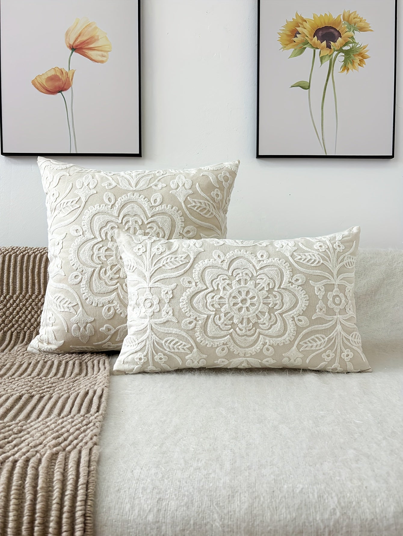 Elegant Floral Mandala Cushion Cover - Contemporary Woven Design with Zipper, Perfect for Any Room, Pillow Not Included