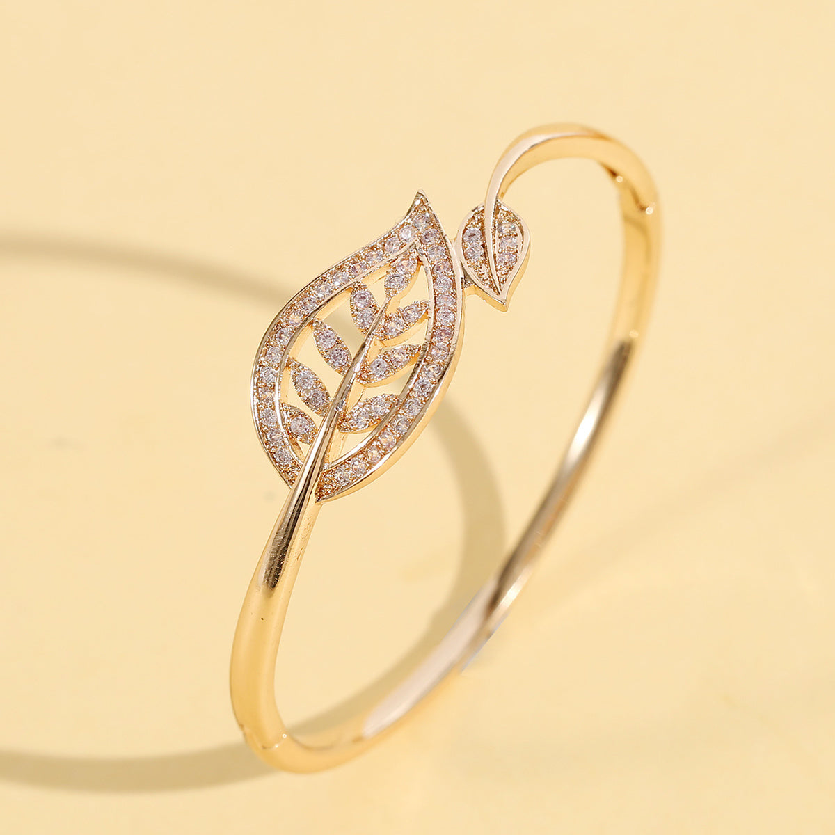 Leaf Shape Shiny Bangle Inlaid Rhinestones 14K Plated Alloy Bangle Bracelet For Women Daily Wear
