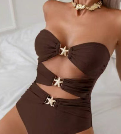 Enger Badeanzug für heiße Mädchen