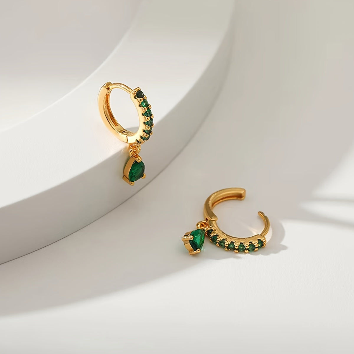 1 Pair of Copper Inlaid Green Water Droplet Pendant Earrings, Retro and Elegant Synthetic Zircon Women's Earrings